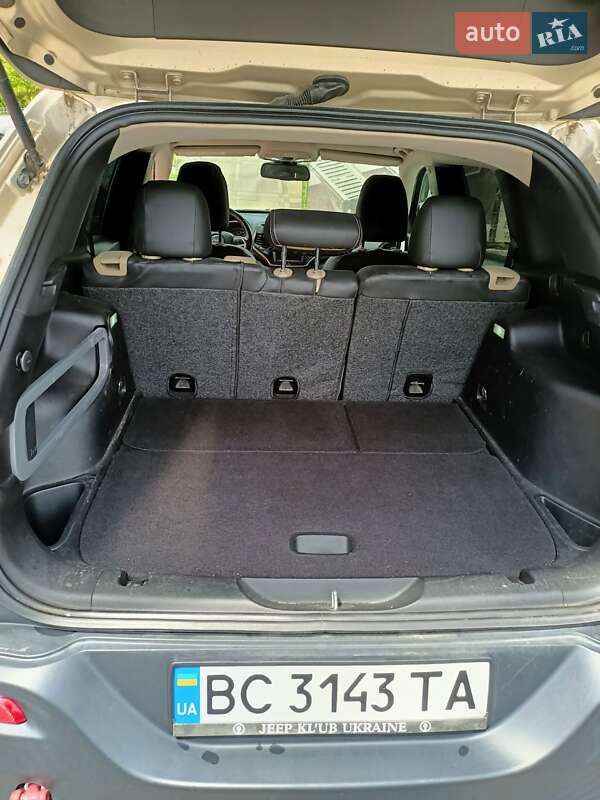 Позашляховик / Кросовер Jeep Cherokee 2015 в Львові