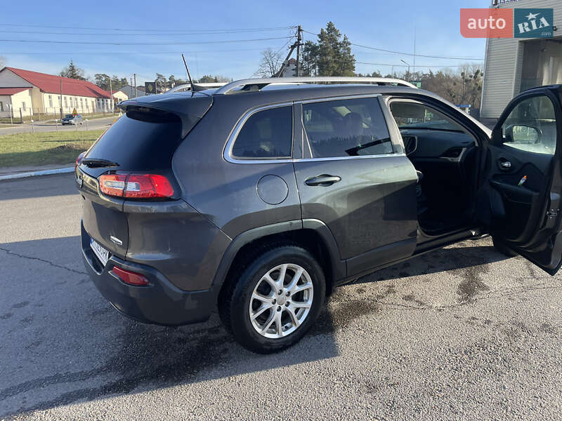 Позашляховик / Кросовер Jeep Cherokee 2016 в Володарці