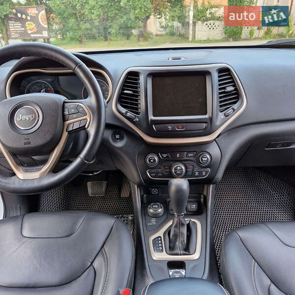 Внедорожник / Кроссовер Jeep Cherokee 2017 в Остроге