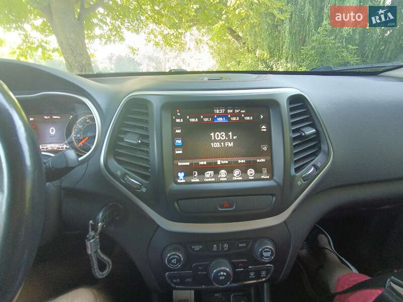 Внедорожник / Кроссовер Jeep Cherokee 2014 в Киеве