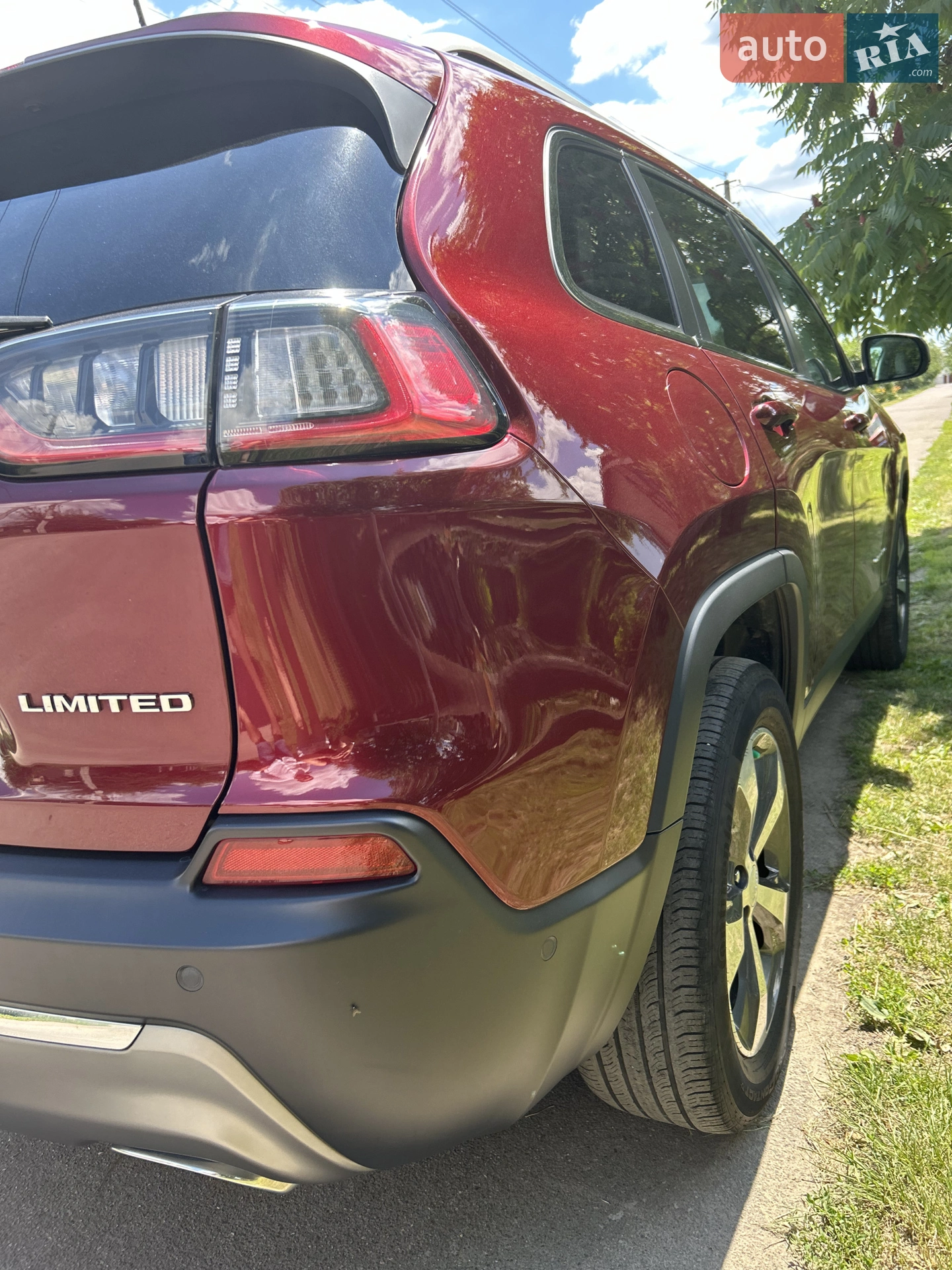 Jeep Cherokee 2019 VIN 1C4PJMDX3KD435987 фото оголошення 8 з 18