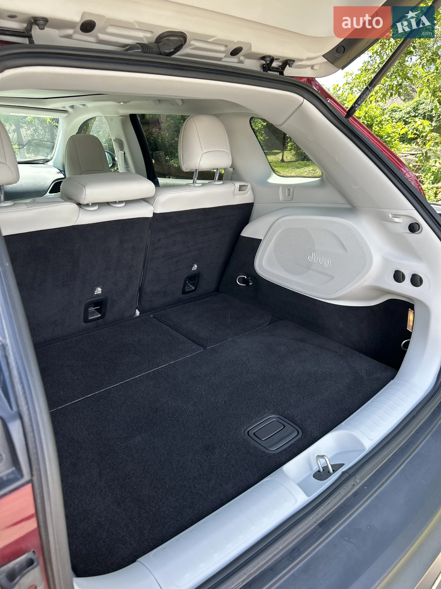 Jeep Cherokee 2019 VIN 1C4PJMDX3KD435987 фото оголошення 17 з 18