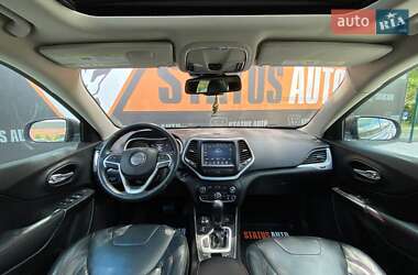 Внедорожник / Кроссовер Jeep Cherokee 2014 в 