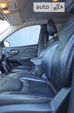 Внедорожник / Кроссовер Jeep Cherokee 2016 в 