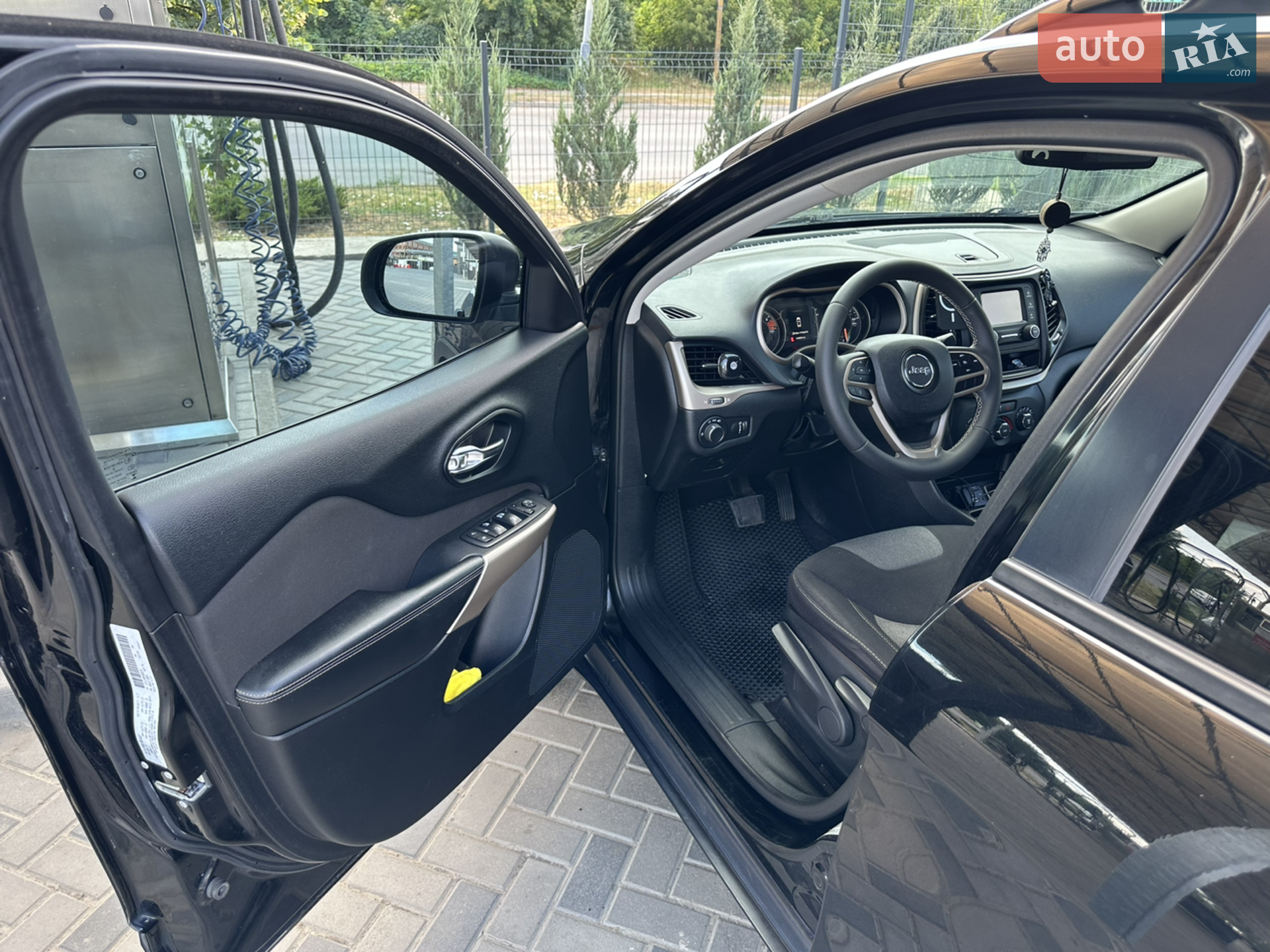2017 Jeep Cherokee - мініатюра 14