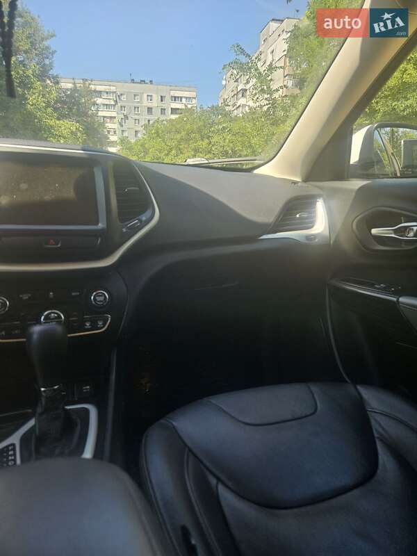 Внедорожник / Кроссовер Jeep Cherokee 2014 в Запорожье