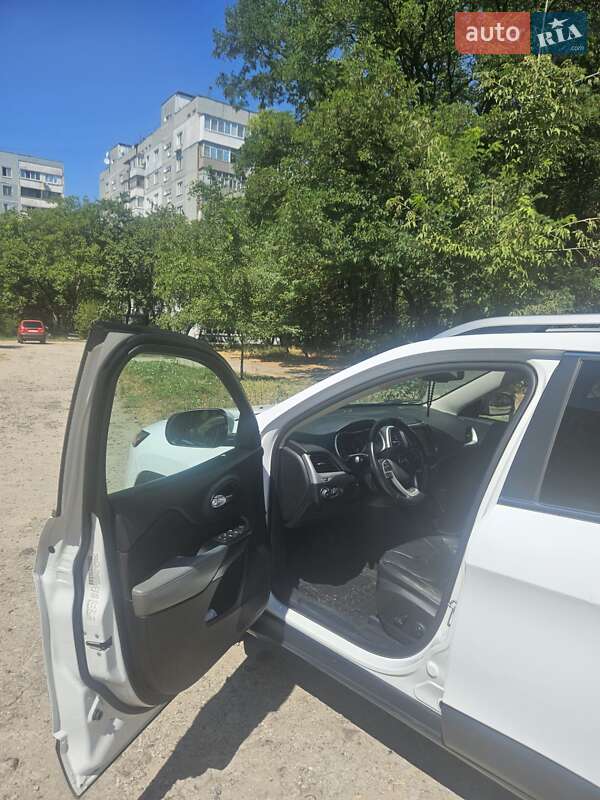 Внедорожник / Кроссовер Jeep Cherokee 2014 в Запорожье