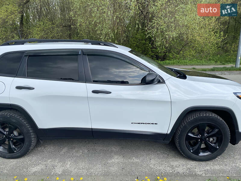 Внедорожник / Кроссовер Jeep Cherokee 2016 в Сумах