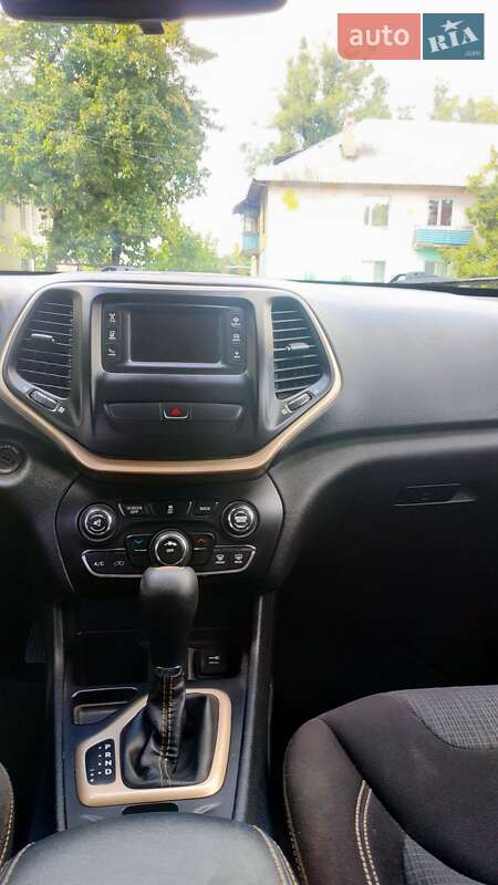 Позашляховик / Кросовер Jeep Cherokee 2016 в Добропіллі