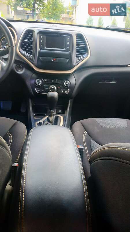 Позашляховик / Кросовер Jeep Cherokee 2016 в Добропіллі