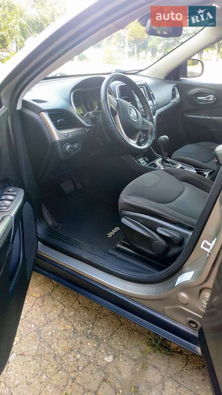 Позашляховик / Кросовер Jeep Cherokee 2016 в Добропіллі