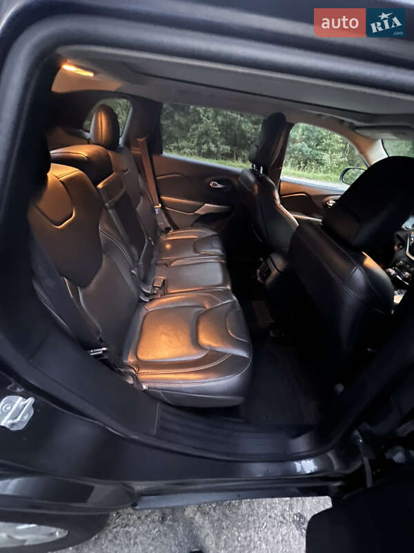 Внедорожник / Кроссовер Jeep Cherokee 2017 в Брусилове