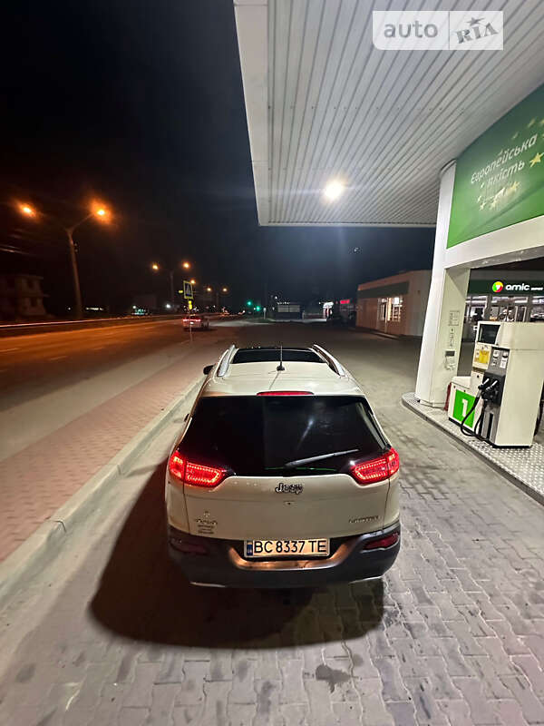 Позашляховик / Кросовер Jeep Cherokee 2015 в Львові