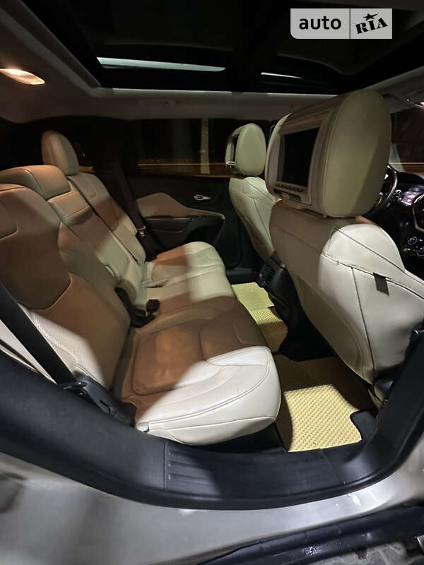 Позашляховик / Кросовер Jeep Cherokee 2015 в Львові