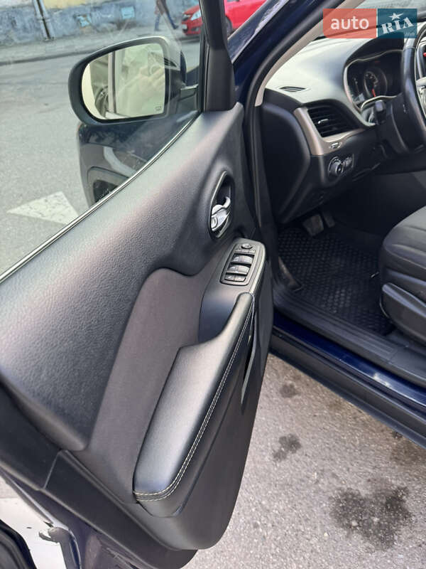 Внедорожник / Кроссовер Jeep Cherokee 2015 в Львове фото 20 Внедорожник / Кроссовер Jeep Cherokee 2015 в Львове