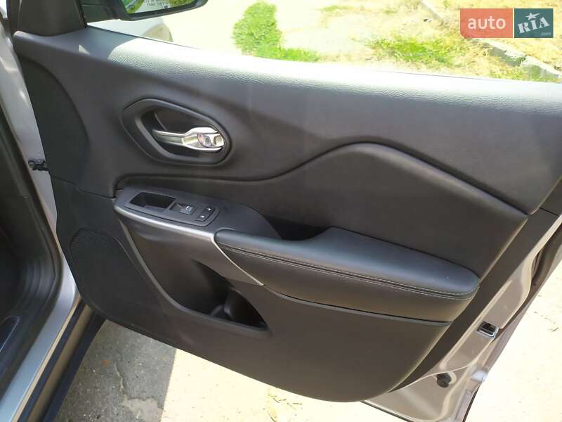 Позашляховик / Кросовер Jeep Cherokee 2019 в Полтаві фото 24 Позашляховик / Кросовер Jeep Cherokee 2019 в Полтаві