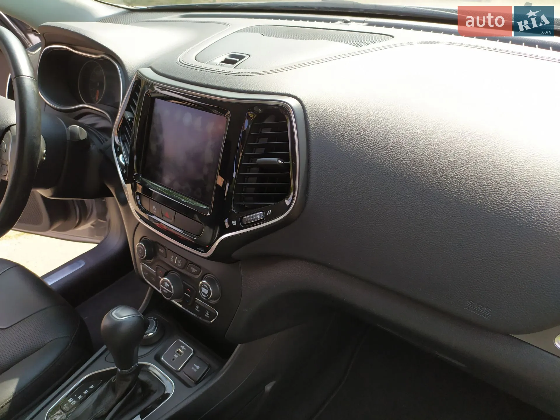 2019 Jeep Cherokee - мініатюра 28