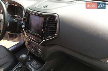 Внедорожник / Кроссовер Jeep Cherokee 2019 в 