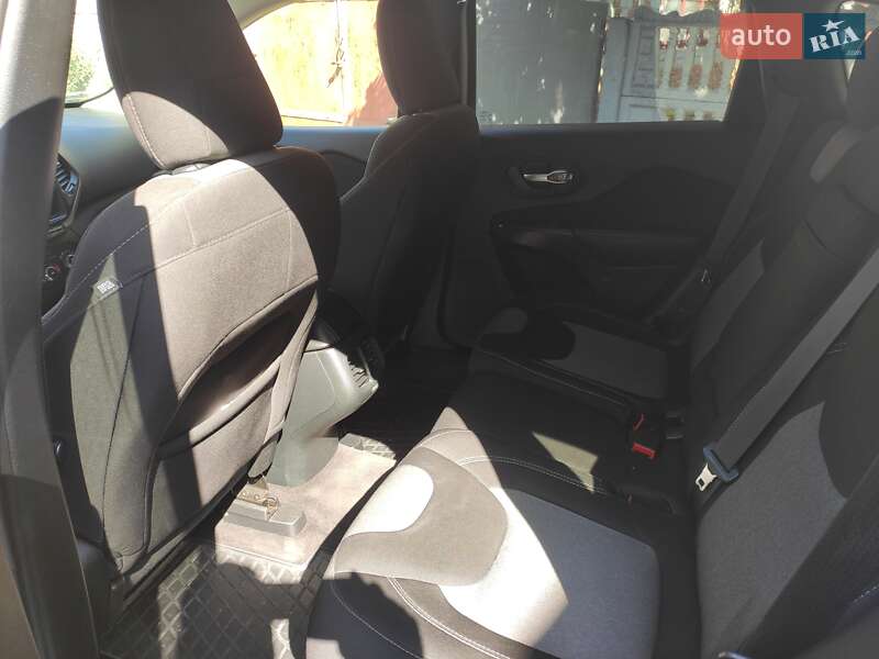 Позашляховик / Кросовер Jeep Cherokee 2016 в Львові
