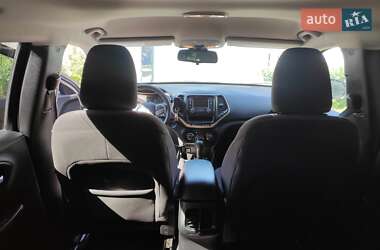 Внедорожник / Кроссовер Jeep Cherokee 2016 в 