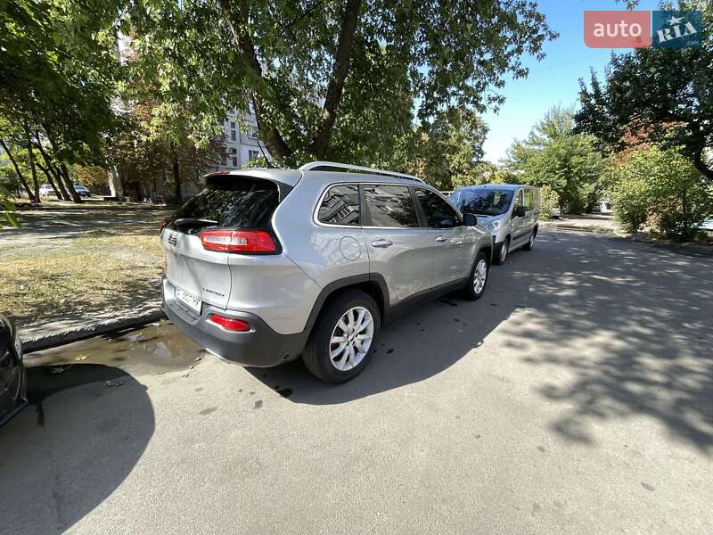 Внедорожник / Кроссовер Jeep Cherokee 2014 в Горишних Плавнях
