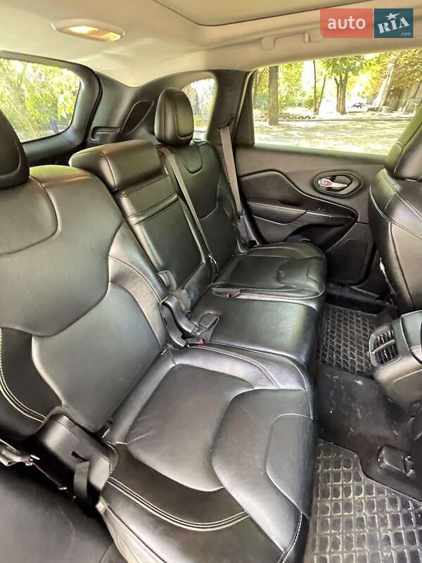 Внедорожник / Кроссовер Jeep Cherokee 2014 в Горишних Плавнях