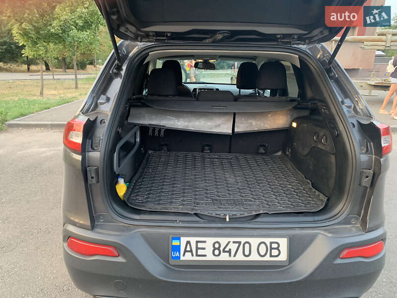 Позашляховик / Кросовер Jeep Cherokee 2016 в Кривому Розі