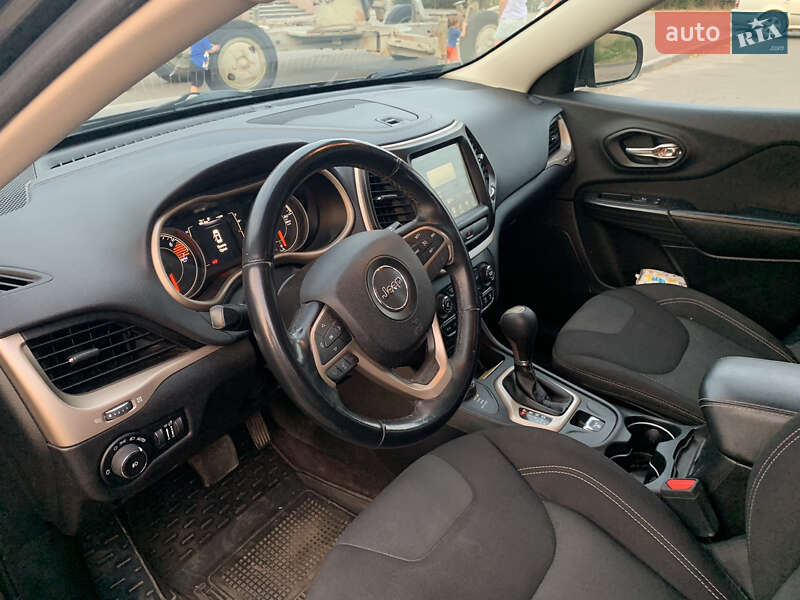 Позашляховик / Кросовер Jeep Cherokee 2016 в Кривому Розі