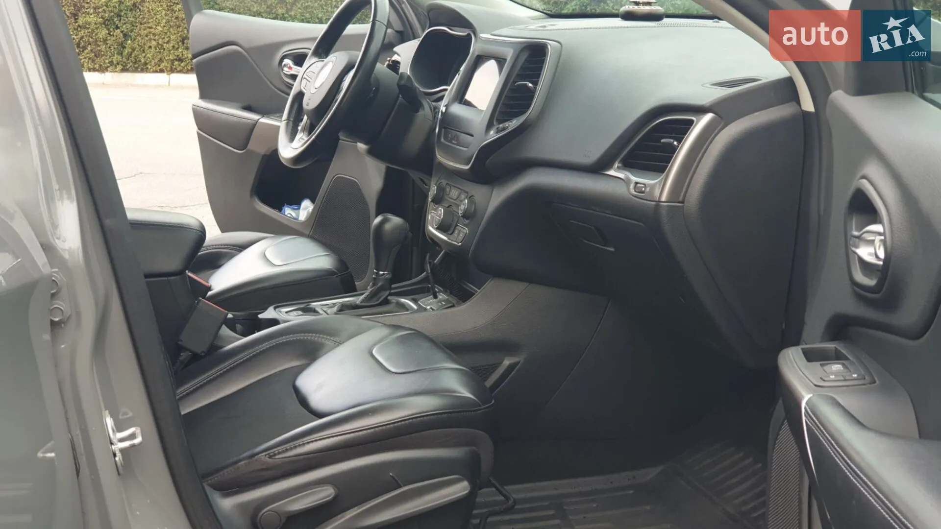 2019 Jeep Cherokee - мініатюра 29