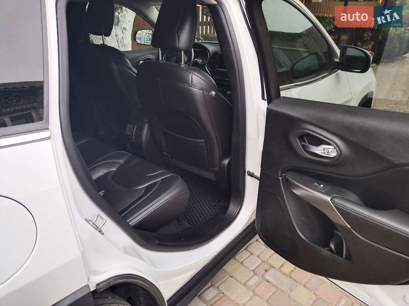 Позашляховик / Кросовер Jeep Cherokee 2019 в Ромнах фото 10 Позашляховик / Кросовер Jeep Cherokee 2019 в Ромнах