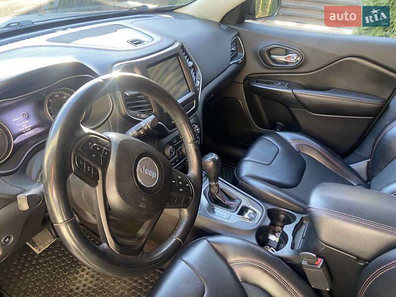 Позашляховик / Кросовер Jeep Cherokee 2018 в Краснограді