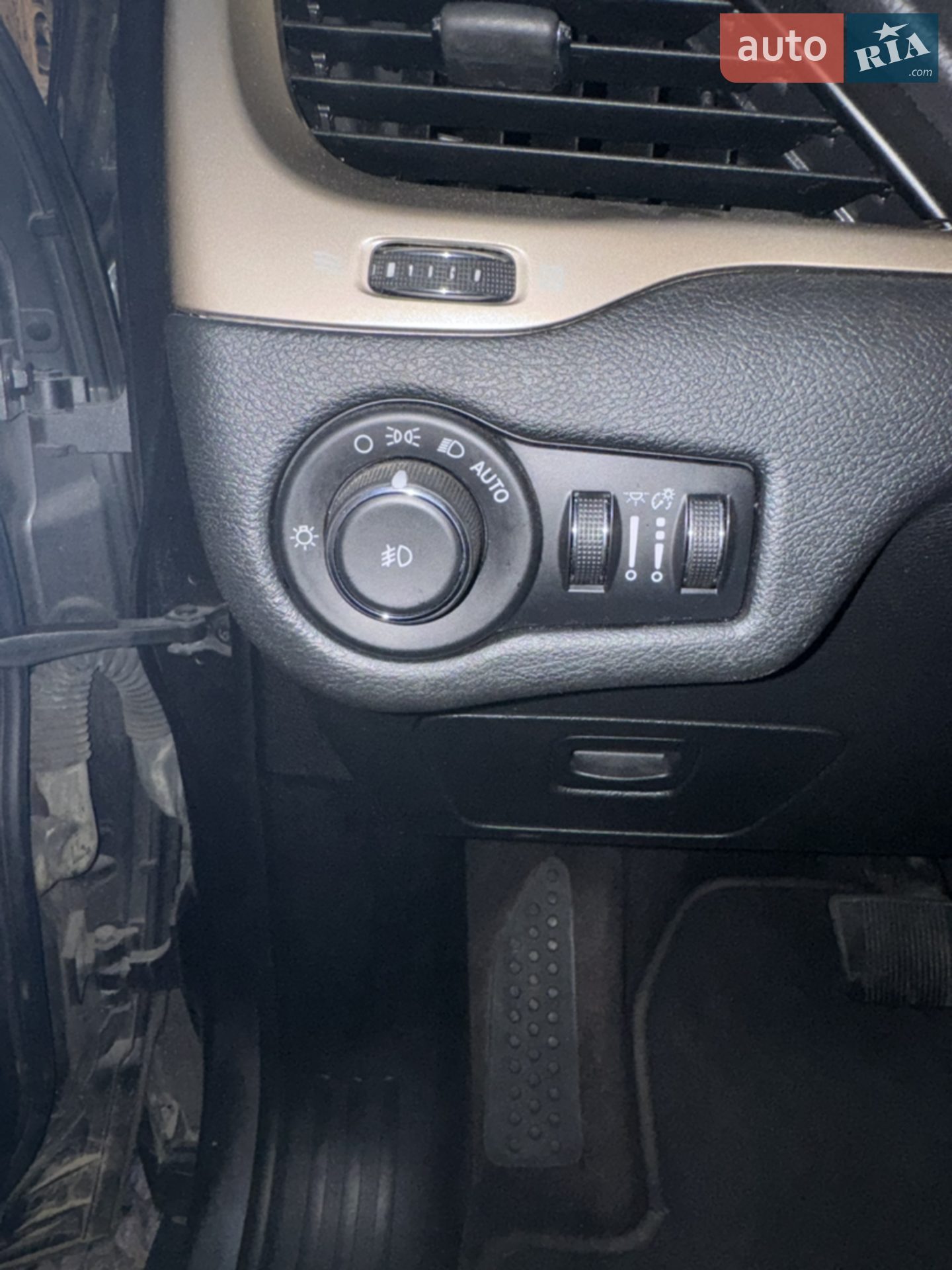 2015 Jeep Cherokee - мініатюра 34