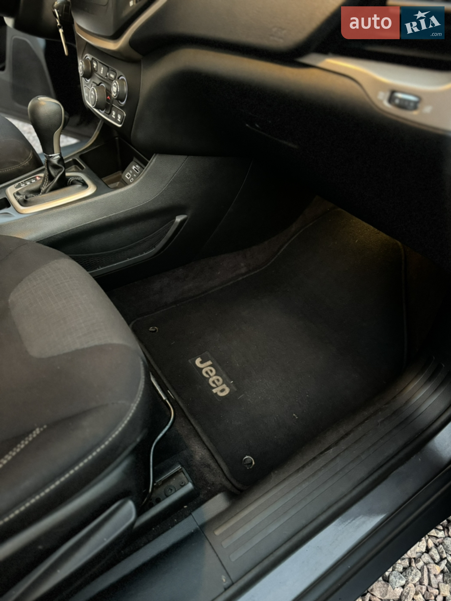 2015 Jeep Cherokee - мініатюра 44