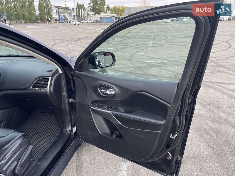 Внедорожник / Кроссовер Jeep Cherokee 2018 в Киеве фото 17 Внедорожник / Кроссовер Jeep Cherokee 2018 в Киеве