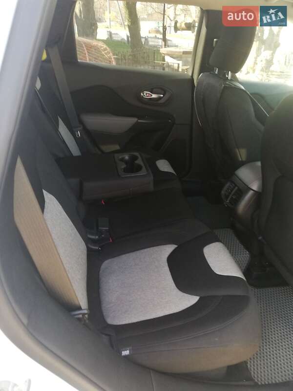 Позашляховик / Кросовер Jeep Cherokee 2013 в Вінниці