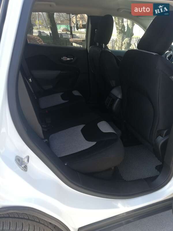 Позашляховик / Кросовер Jeep Cherokee 2013 в Вінниці