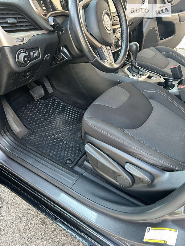 Внедорожник / Кроссовер Jeep Cherokee 2018 в Кривом Роге