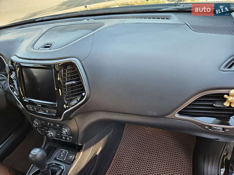 Внедорожник / Кроссовер Jeep Cherokee 2018 в Запорожье