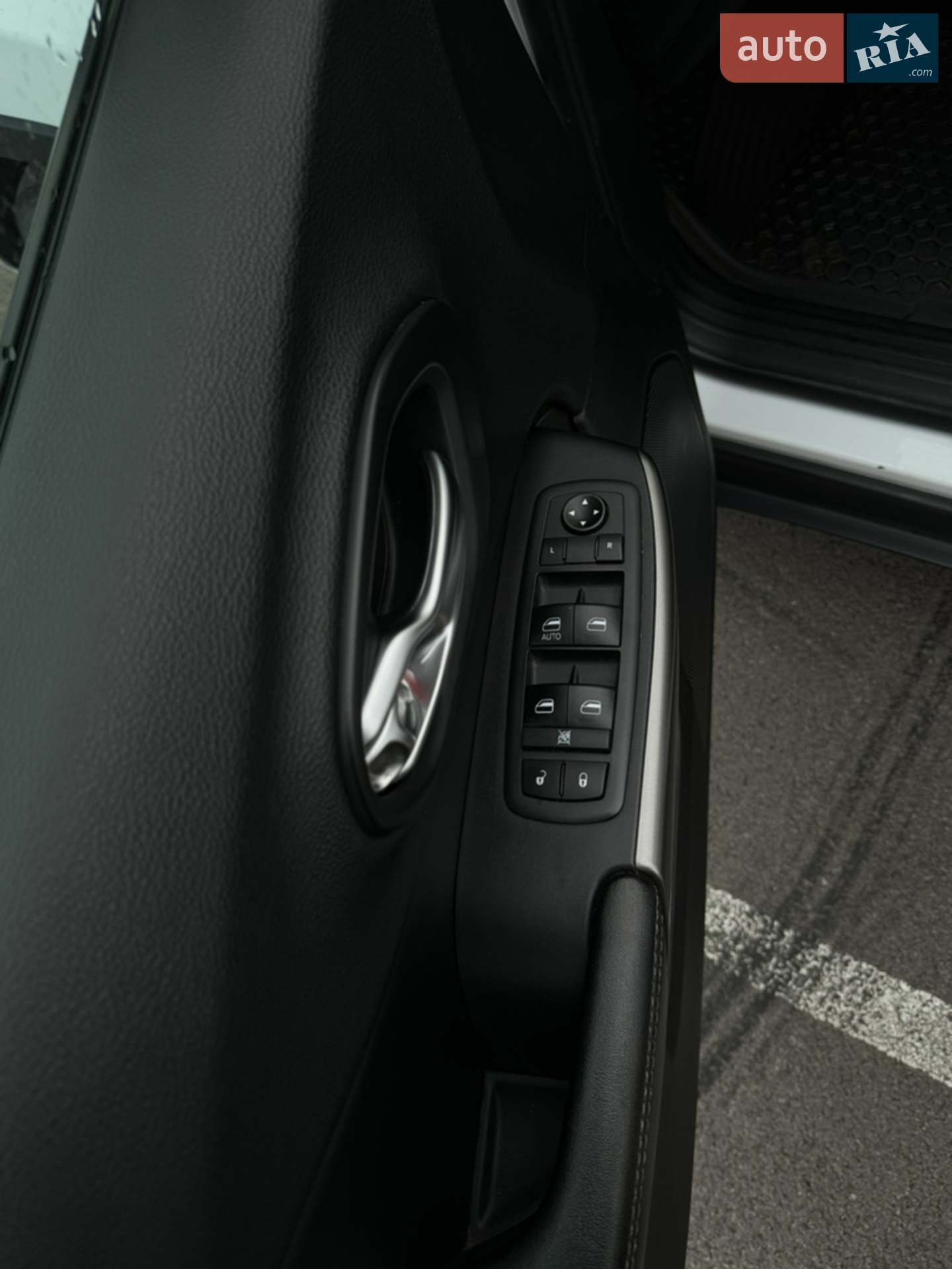2020 Jeep Cherokee - мініатюра 19