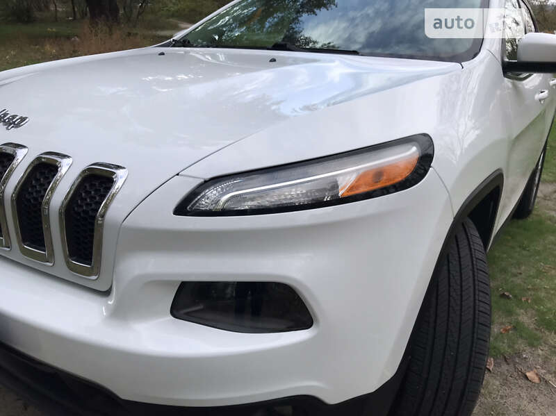 Внедорожник / Кроссовер Jeep Cherokee 2015 в Киеве