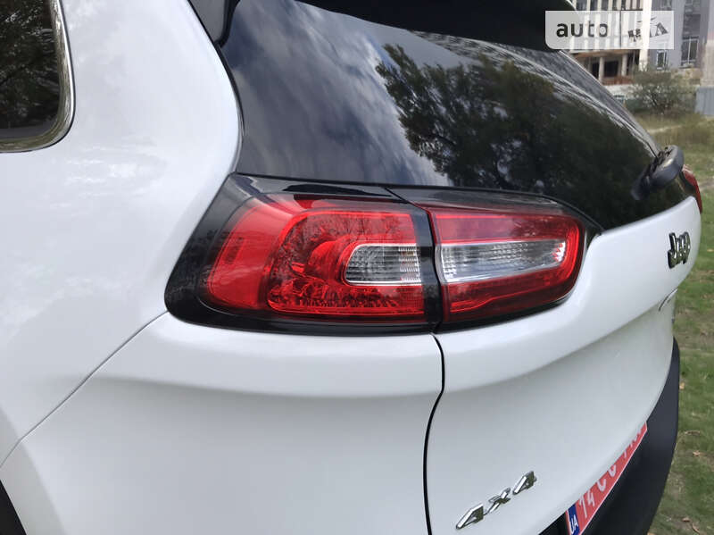 Внедорожник / Кроссовер Jeep Cherokee 2015 в Киеве