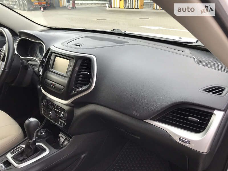 Внедорожник / Кроссовер Jeep Cherokee 2015 в Киеве