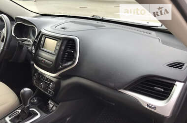 Внедорожник / Кроссовер Jeep Cherokee 2015 в 