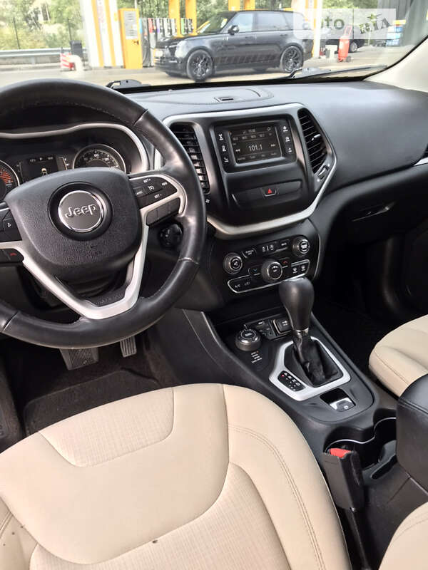 Внедорожник / Кроссовер Jeep Cherokee 2015 в Киеве