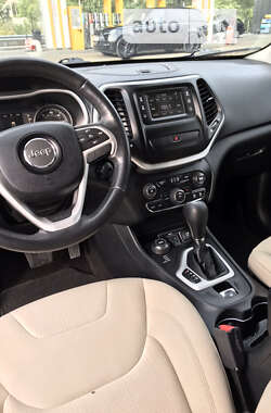 Внедорожник / Кроссовер Jeep Cherokee 2015 в 