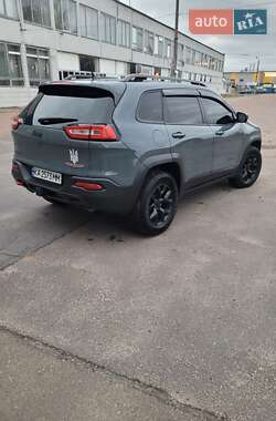 Внедорожник / Кроссовер Jeep Cherokee 2014 в 
