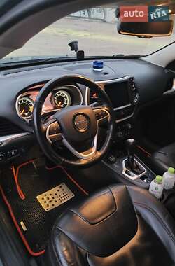 Внедорожник / Кроссовер Jeep Cherokee 2014 в 