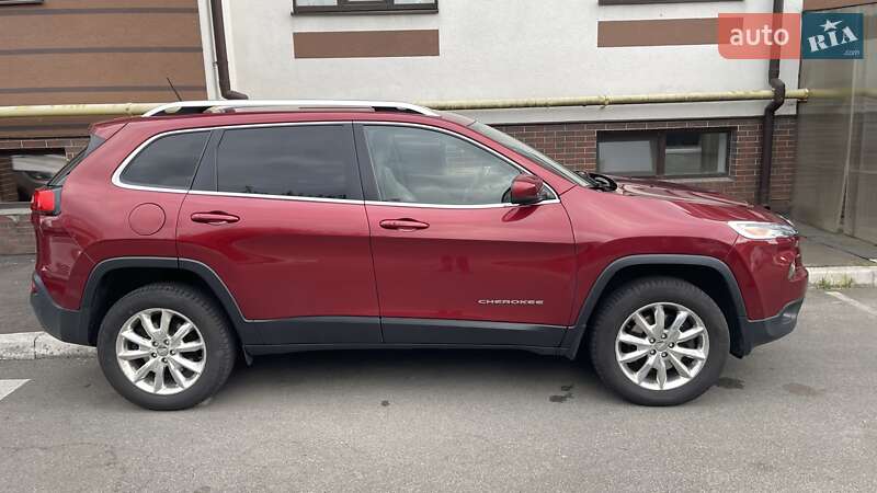 Внедорожник / Кроссовер Jeep Cherokee 2015 в Киеве
