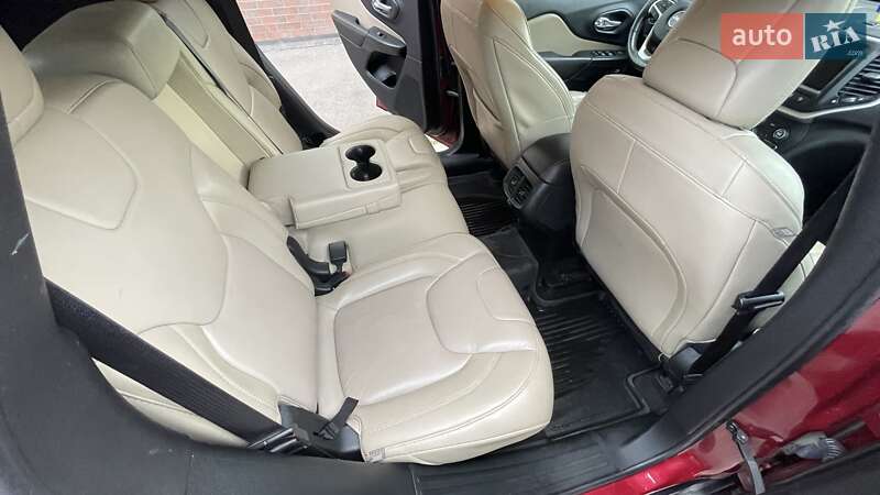 Внедорожник / Кроссовер Jeep Cherokee 2015 в Киеве