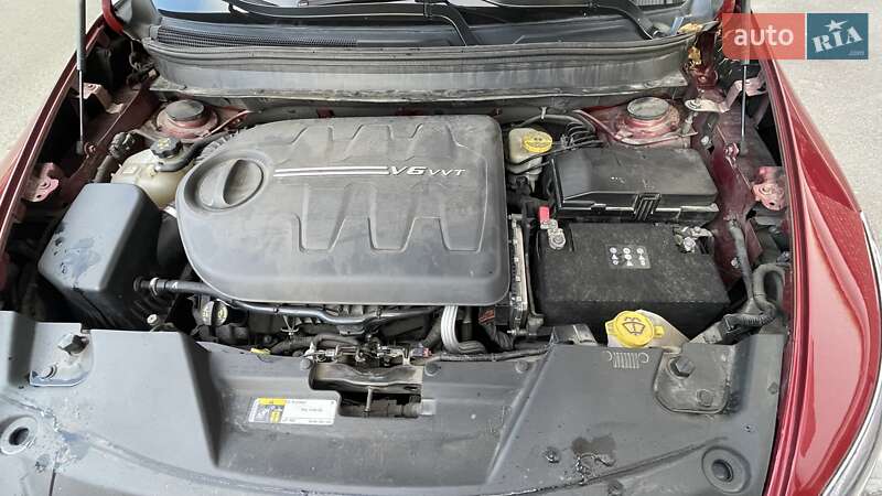Внедорожник / Кроссовер Jeep Cherokee 2015 в Киеве